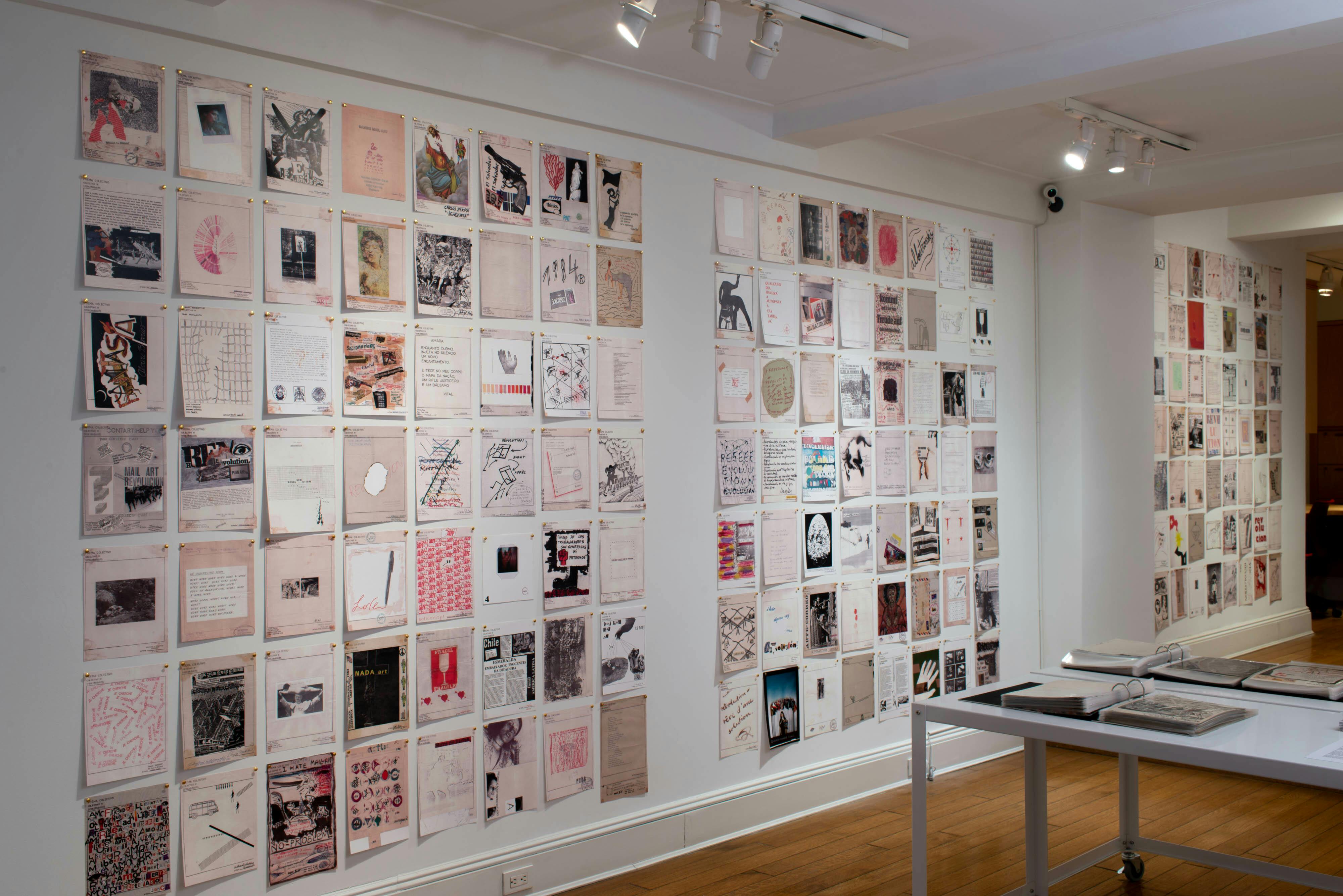 Installation view of Poema Colectivo Revolución exhibition showing collages of the same size arranged in a grid covering the gallery walls.