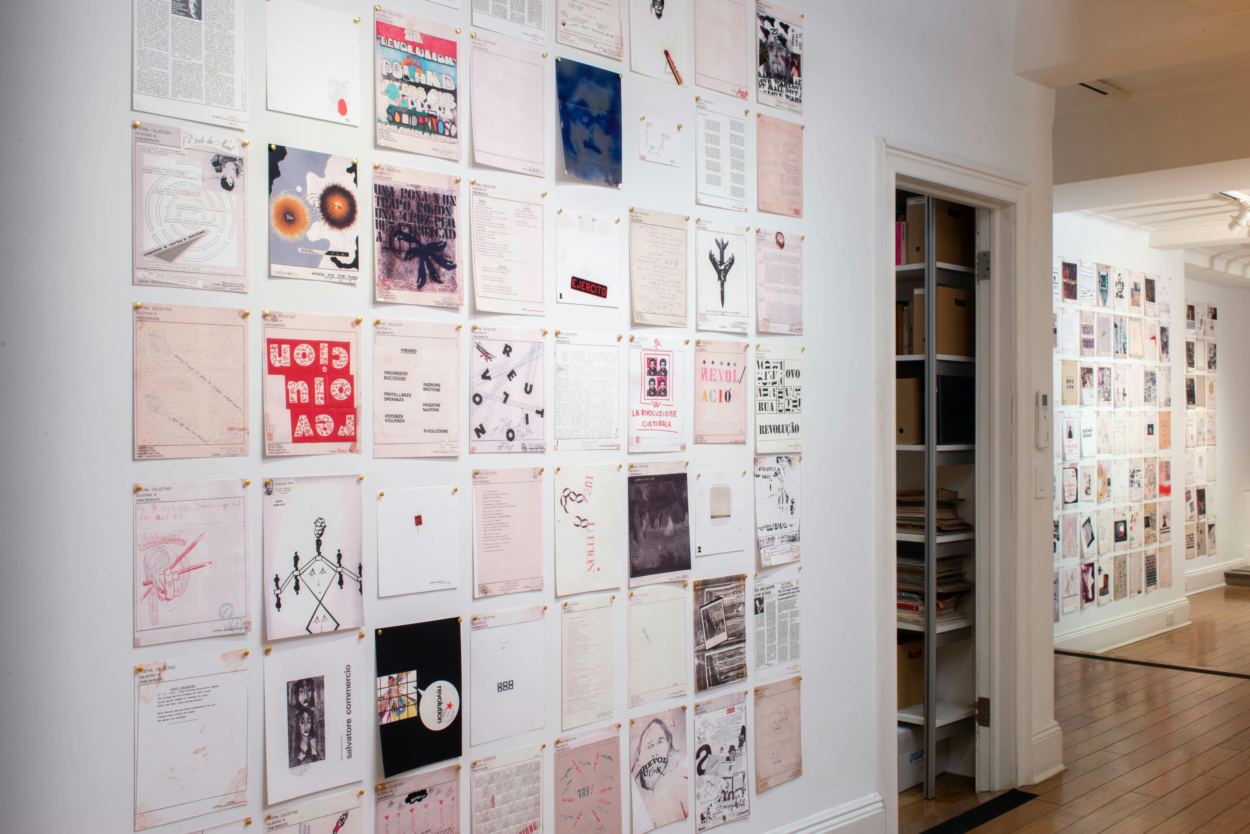 Installation view of Poema Colectivo Revolución exhibition showing collages of the same size arranged in a grid covering the gallery walls.