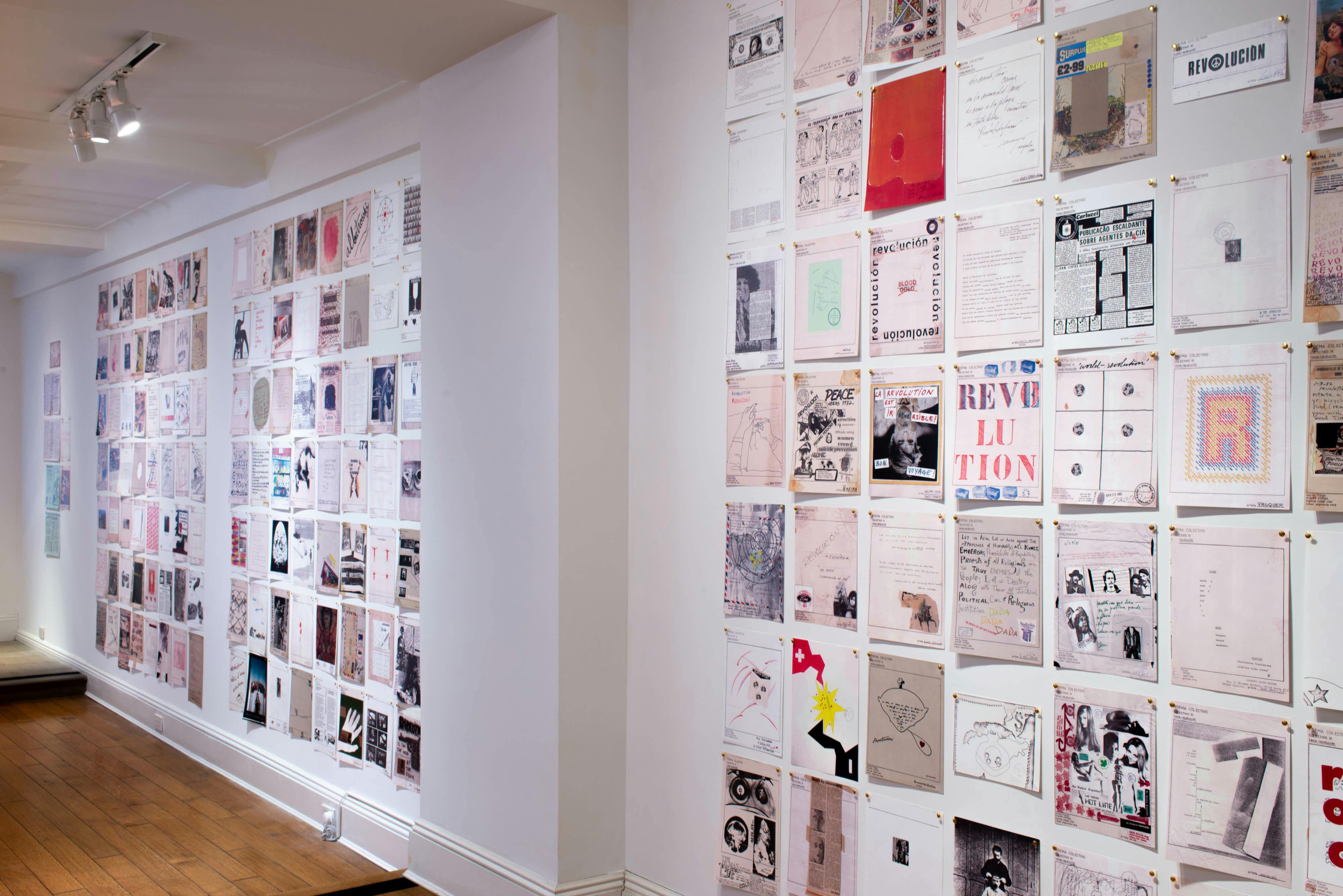 Installation view of Poema Colectivo Revolución exhibition showing collages of the same size arranged in a grid covering the gallery wall.