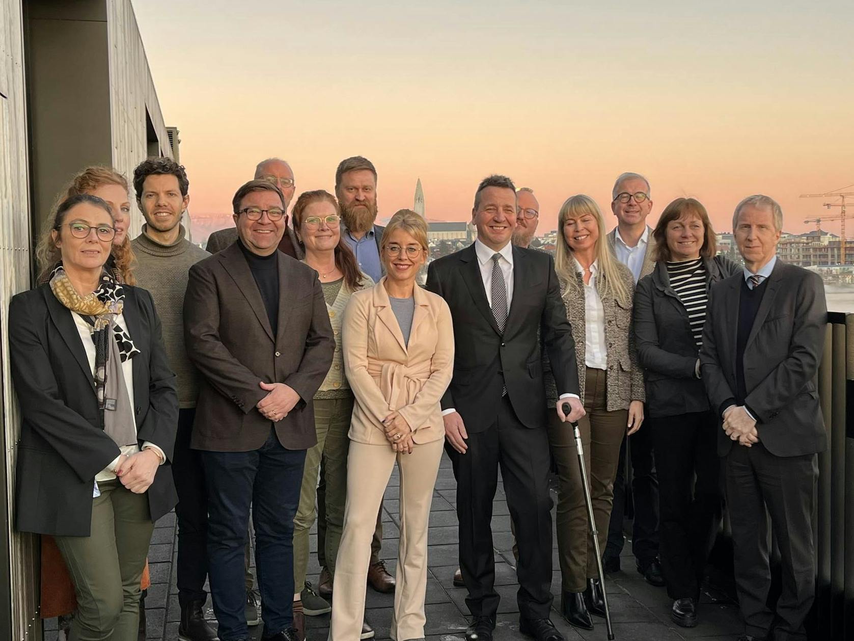 The Minister of the Environment, Energy and Climate with the steering group for climate-related green new investment projects.