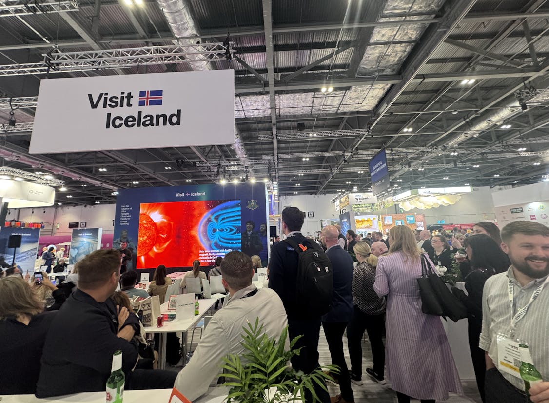 Gestir á bási Íslands á World Travel Market 2025 undir merkjum Visit Iceland