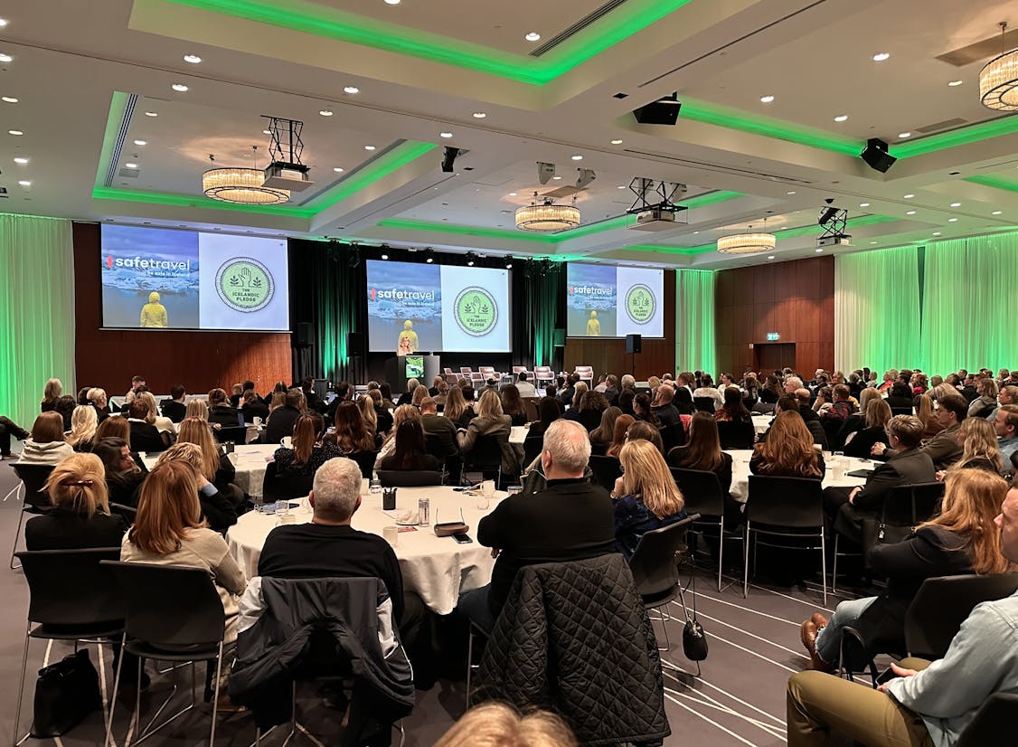 Gestir sitja í sal á Markaðssamtali ferðaþjónustunnar á Hilton Reykjavík Nordica, þar sem fjallað er um markaðssetningu Íslands sem áfangastaðar.