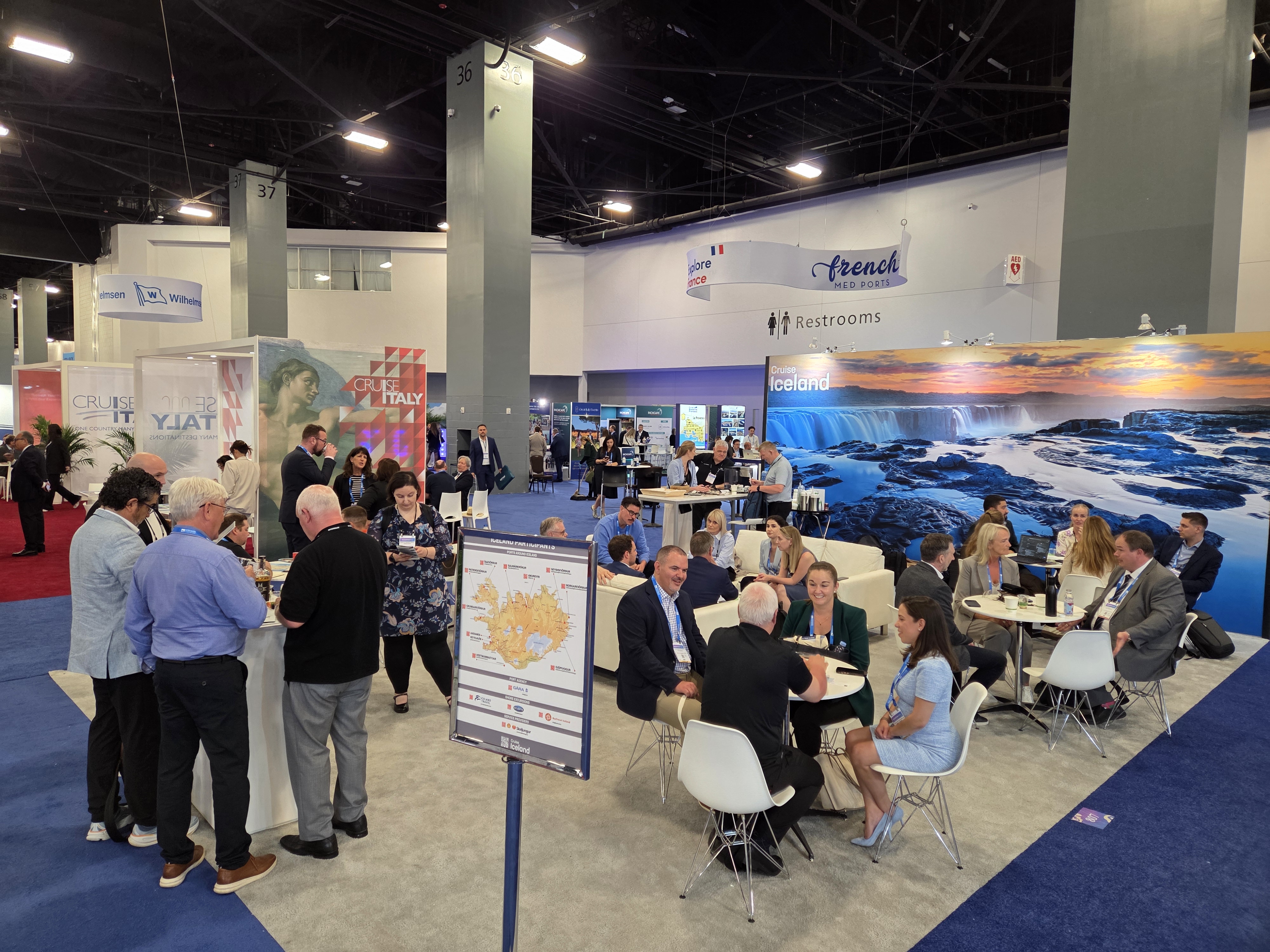 Bás Íslands og gestir á Seatrade Cruise global sýningunni í Miami í apríl 2026
