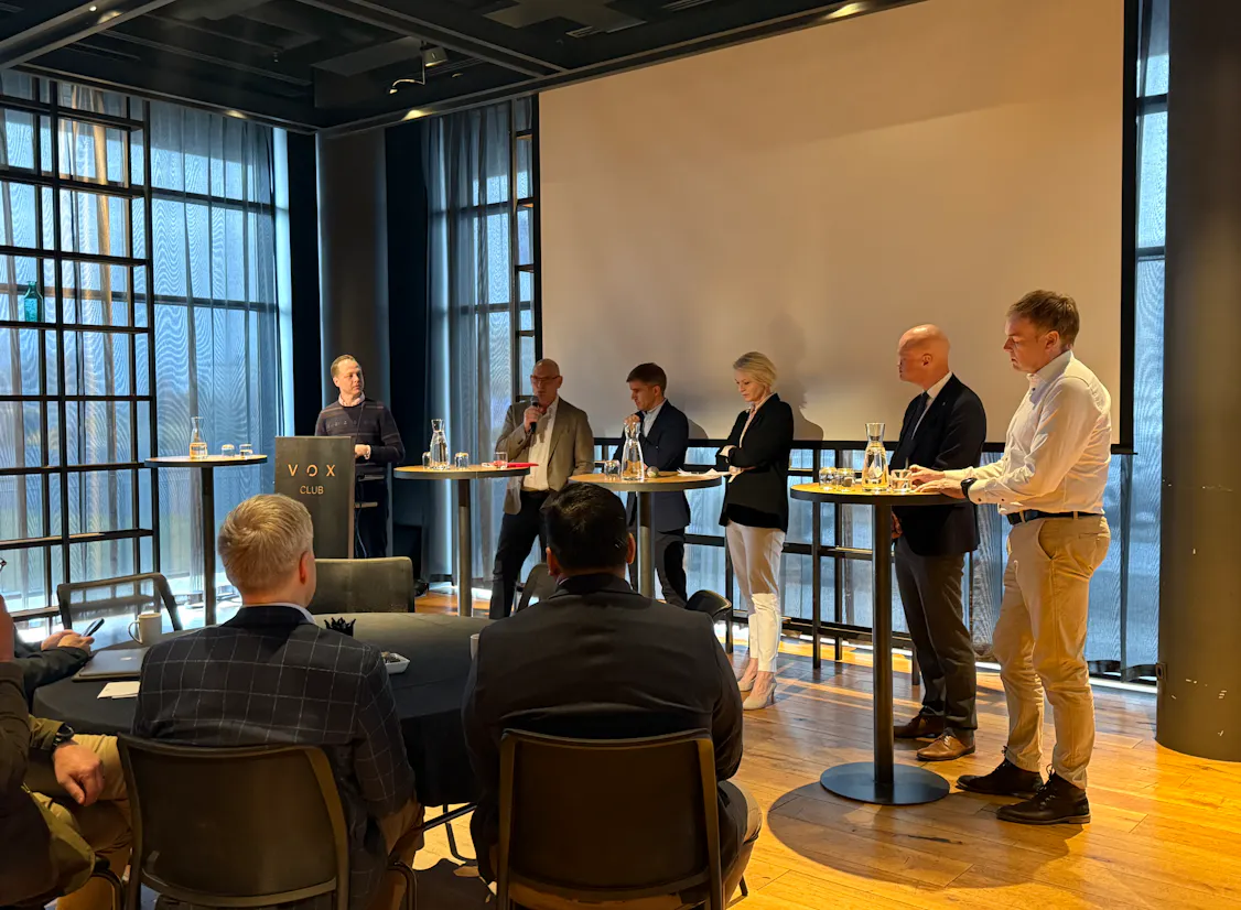 Þátttakendur í pallborði á fundi um tækni með tvíþætt notagildi í tengslum við Iceland Innovation Week