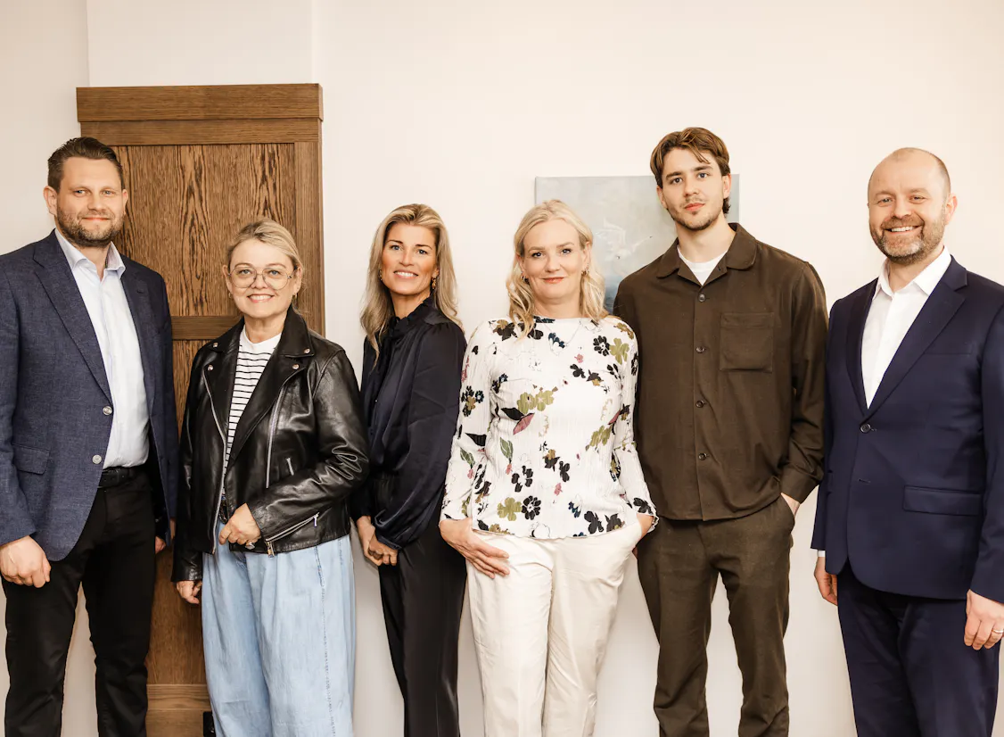 Icelandic fintech leaders Ásgeir Theodórsson, Erna Björnsdóttir, Bryndís Alexandersdóttir, Heiðrún Emilía Jónsdóttir, Bjartur Elíasson, and Gunnlaugur Jónsson standing together at the fintech ecosystem launch event in Reykjavik. (Photos: Sunna Ben)