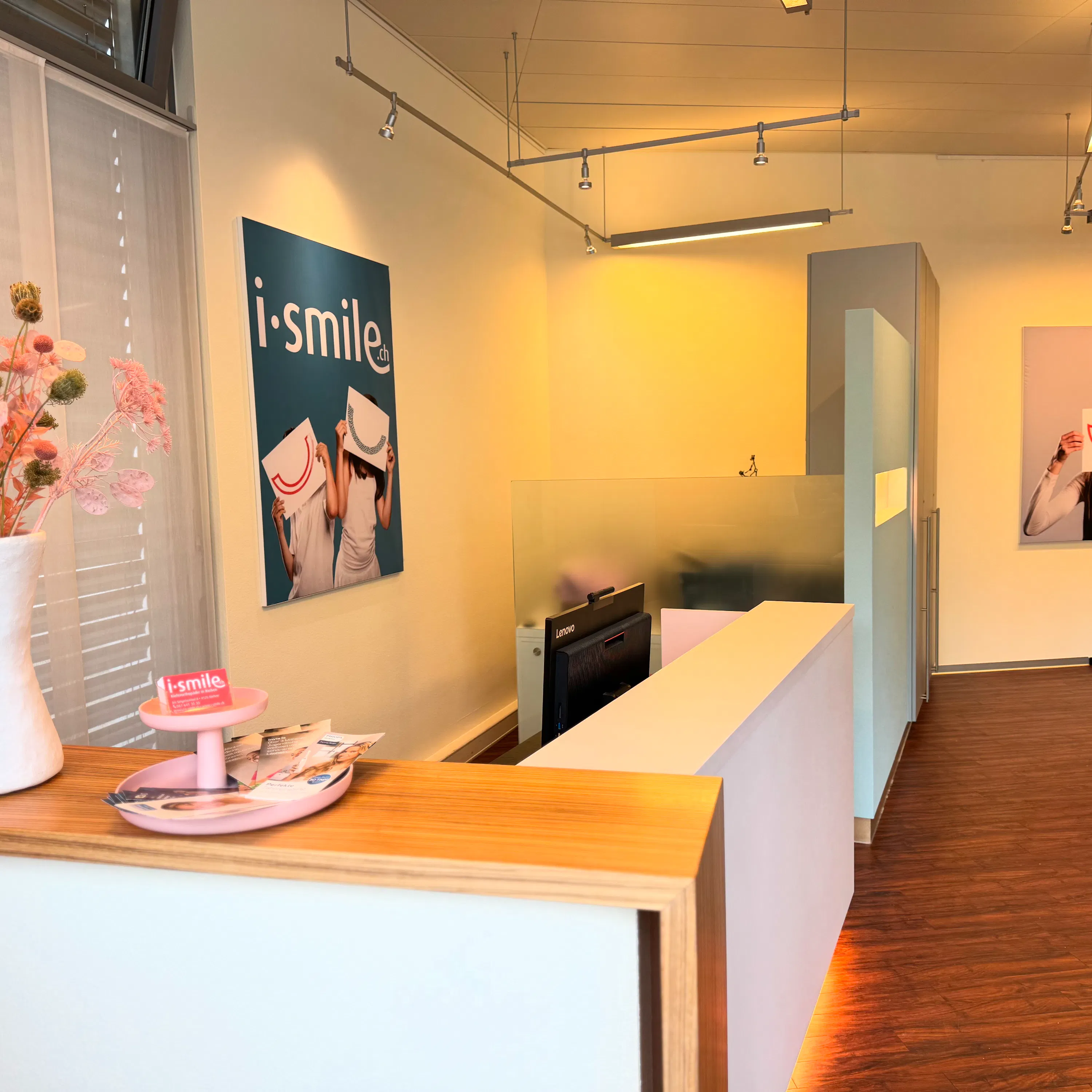 Moderne Praxis für Kieferorthopädie i-smile in Riehen