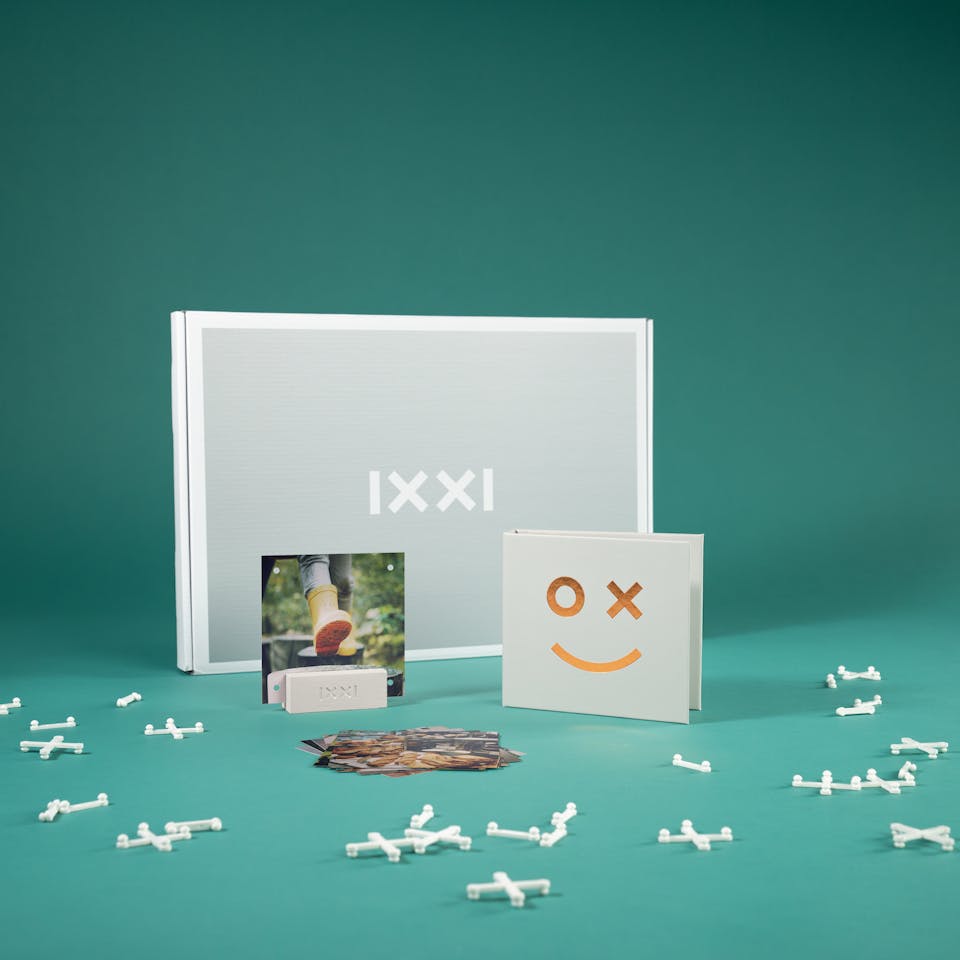  livre photo IXXI, album photo IXXI, coffret d'expédition IXXI, cartes photo IXXI et outils IXXI.