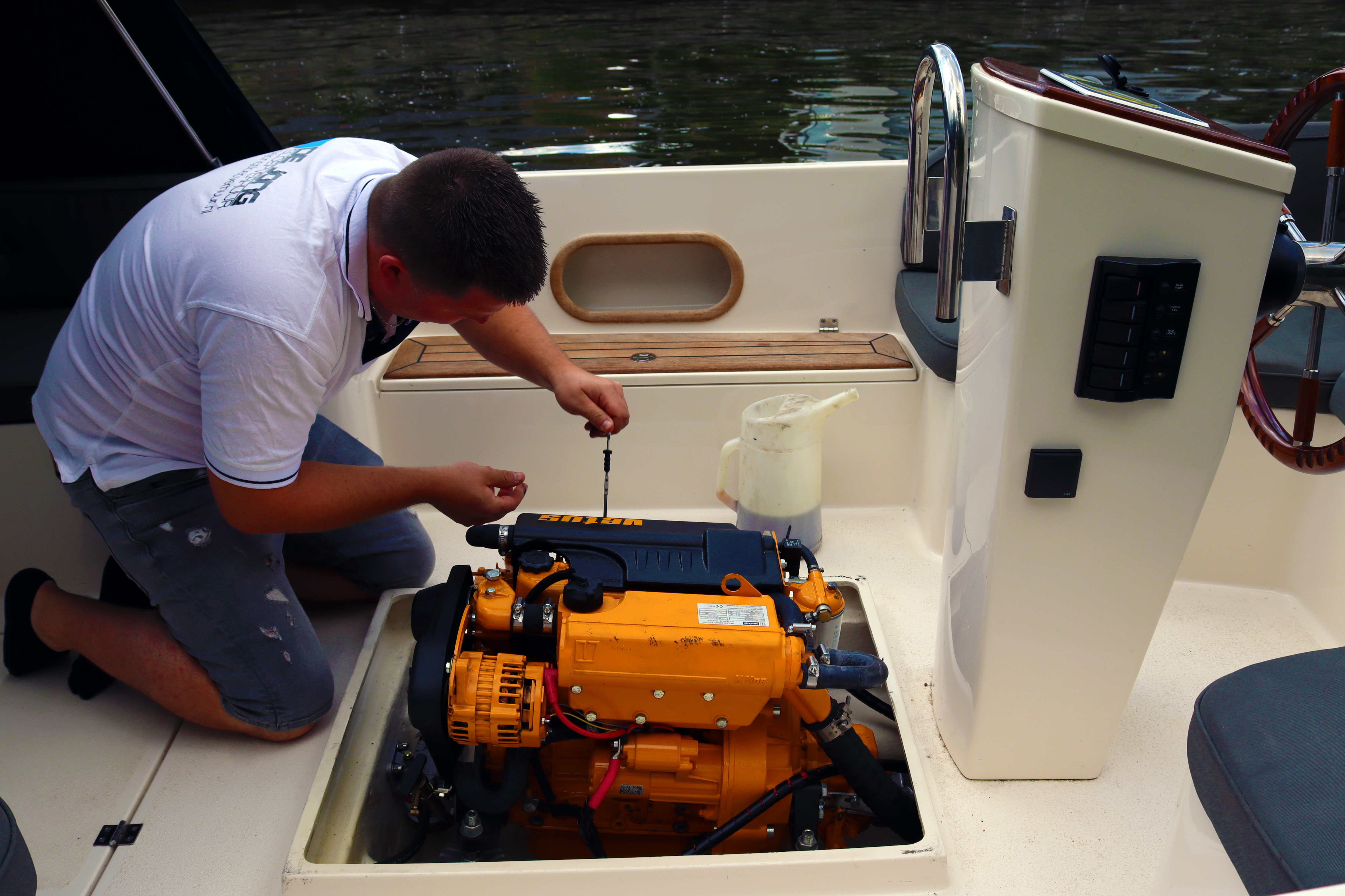 De Jong Jachtservice voert Vetus motoronderhoud uit