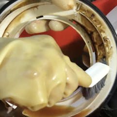 師傅手工刷洗全機澈底清潔 師傅手工刷洗全機澈底清潔