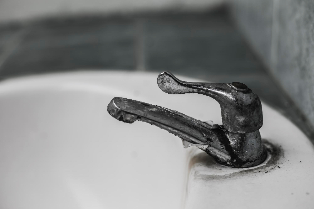 水龍頭陳年水垢清不掉