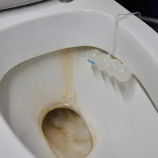 廁所尿垢、黃漬深度清理