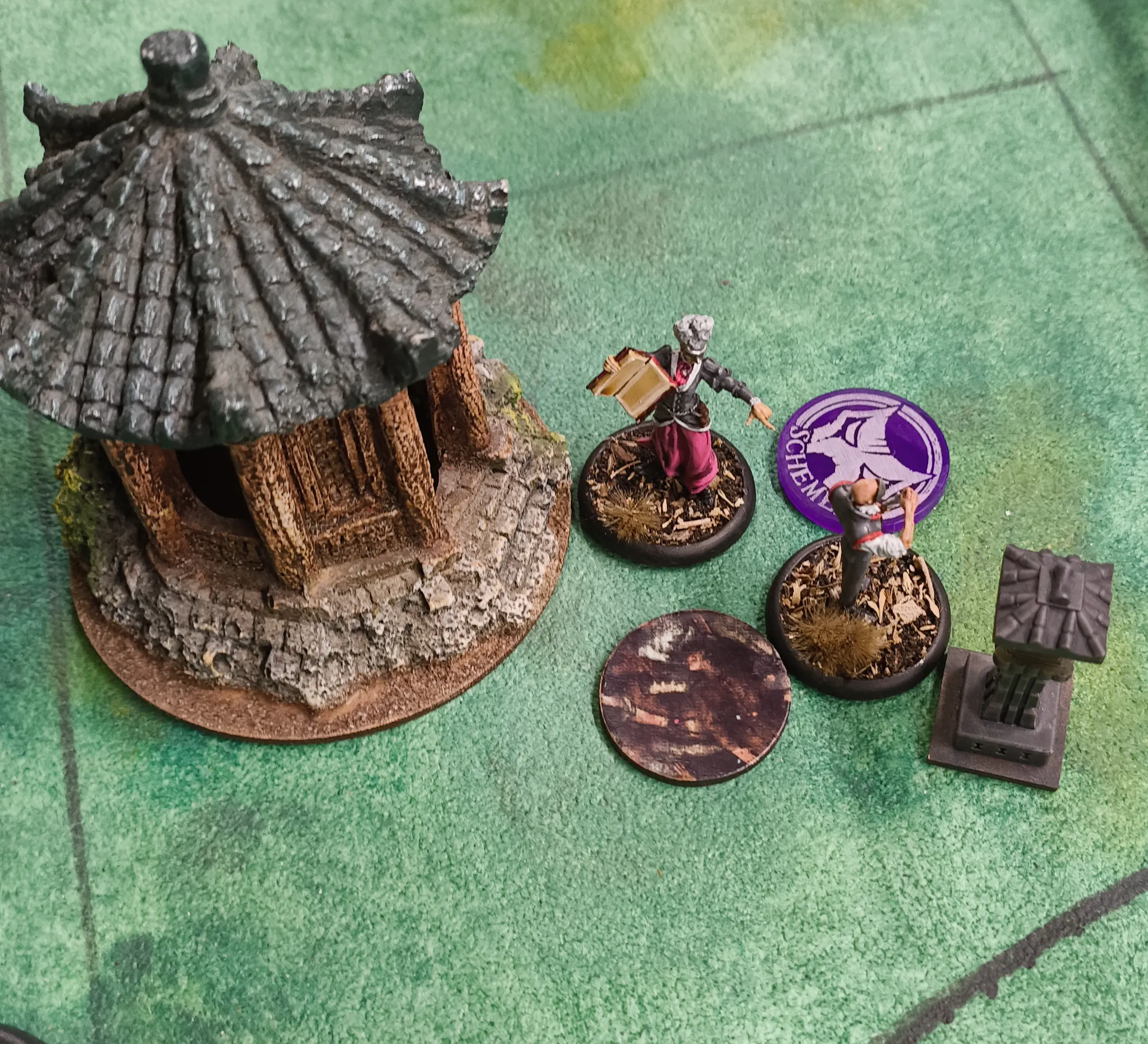 Elite models near a Corpse Marker