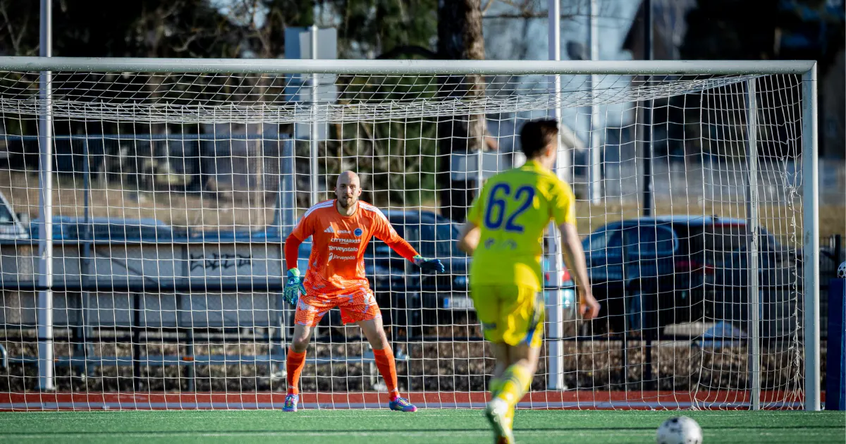 Topi Valtonen nauttii Järvenpäässä pelaamisesta