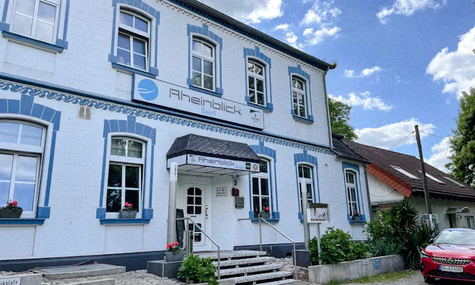 iergarten Rheinblick Baerl mit Hund