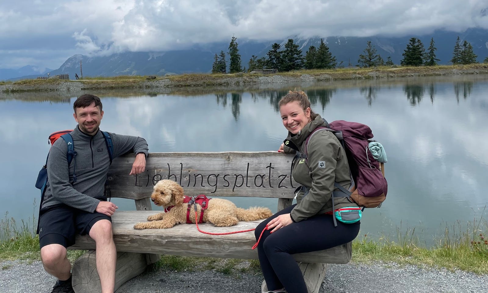 Astbergsee mit Hund in Tirol am Wilden Kaiser