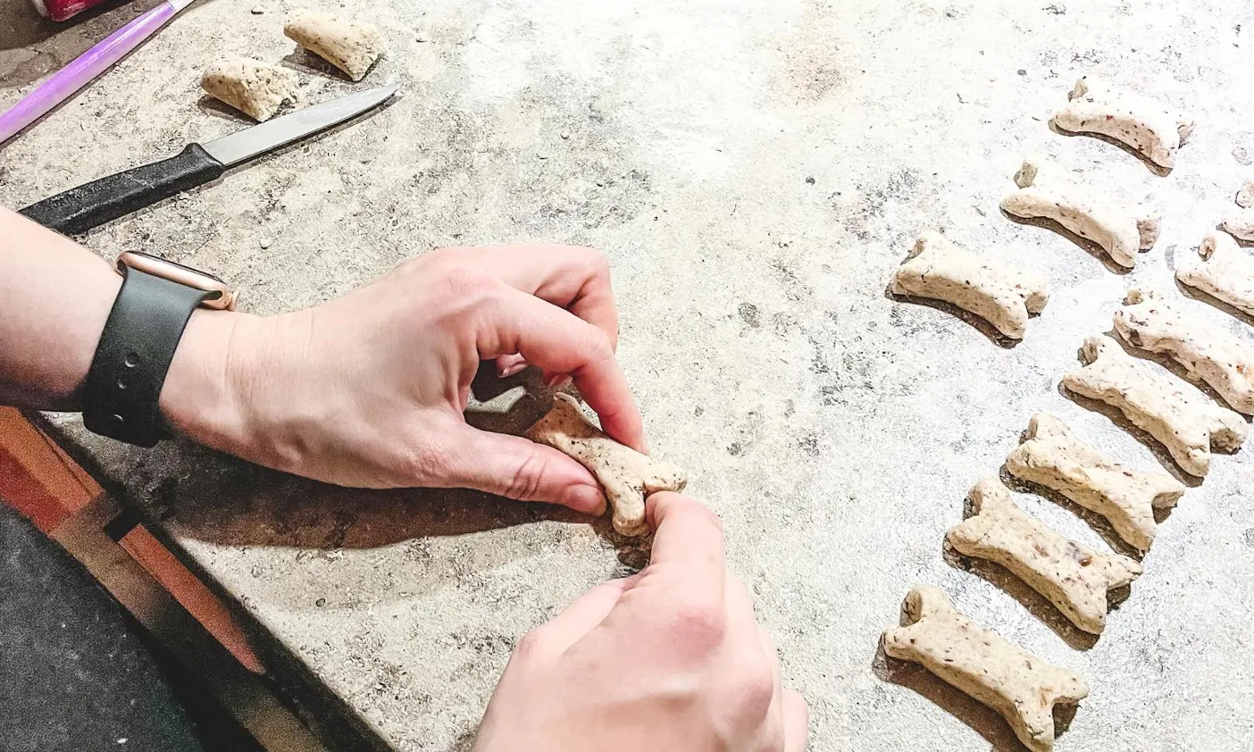 Hundekekse in Knochen-Form-Optik selber machen