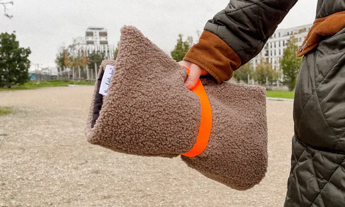 Praktische Hundedecke für unterwegs aus Teddyfell für kleine Hunde