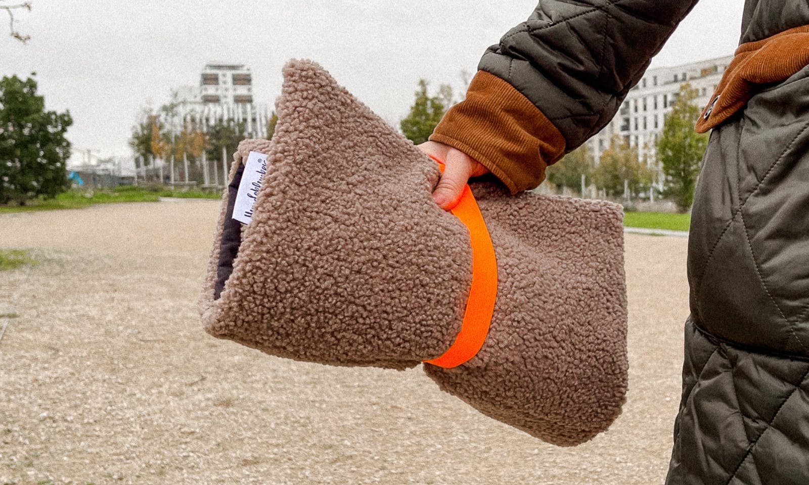 Praktische Hundedecke für unterwegs aus Teddyfell für kleine Hunde