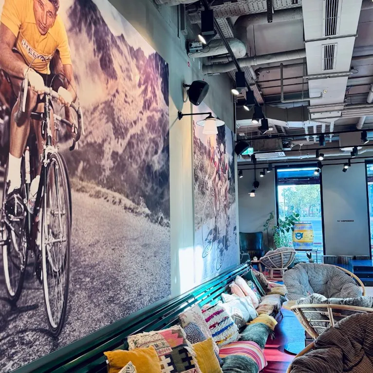 25hours Lobby in Düsseldorf mit Tour de France Bildern