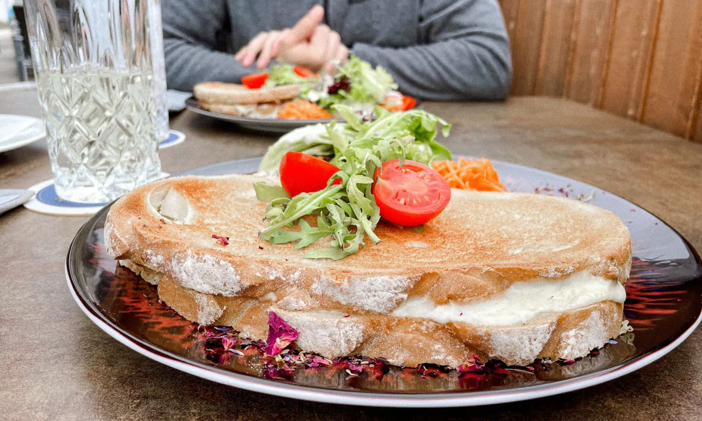 Vegetarisches Essen auf der tiroler Alm Treichlhof am Wilden Kaiser