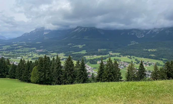 Wandern mit Hund am Wilden Kaiser: Von Ellmau zum Astbergsee über den Treichlhof