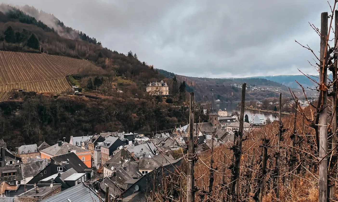 Panorama-Spaziergang über dem Stadtteil Trarbarch