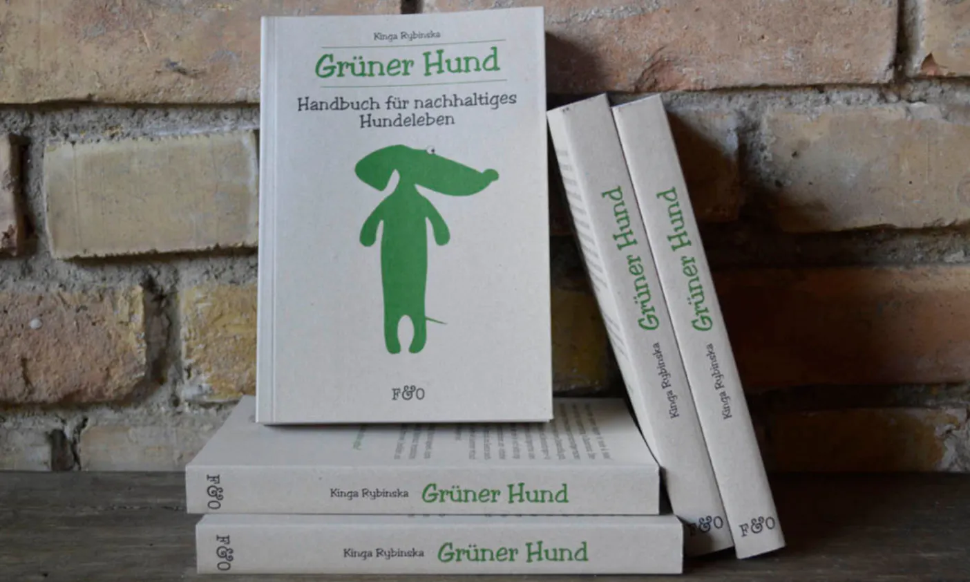 Grüner Hund von Kinga Rybinska i