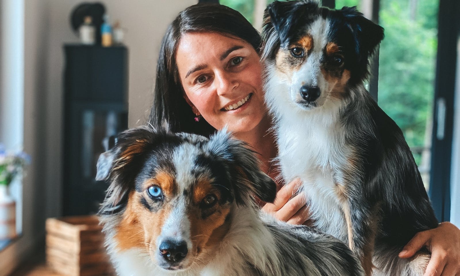 Beuteplanerin Christiane mit ihren beiden Hunden