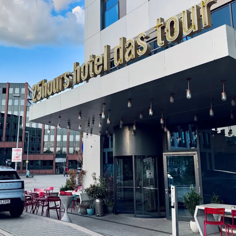 Eingang vom 25hours Hotel in Düsseldorf