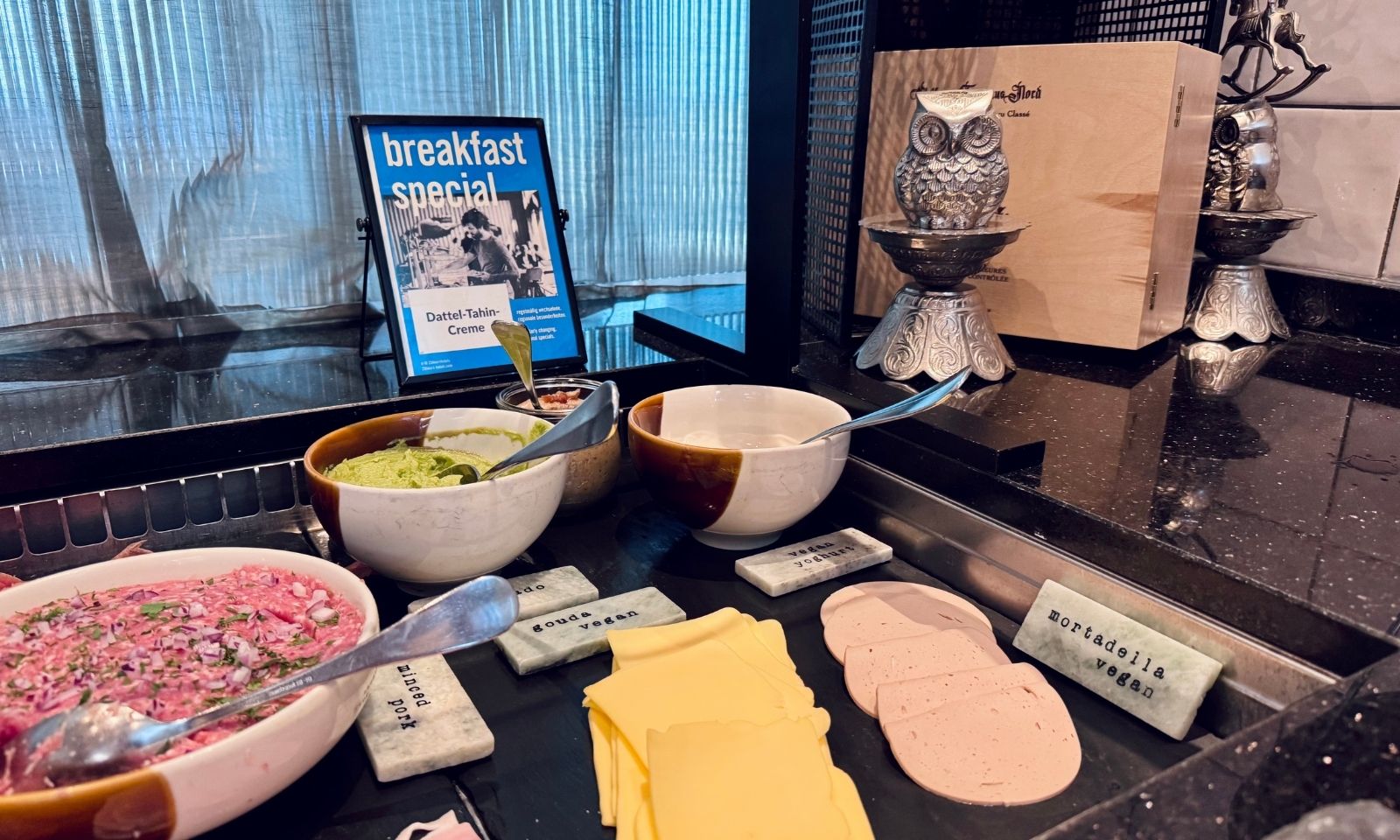Frühstücksbüffet vom 25hours Hotel in Düsseldorf