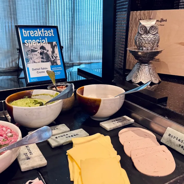 Frühstücksbüffet vom 25hours Hotel in Düsseldorf