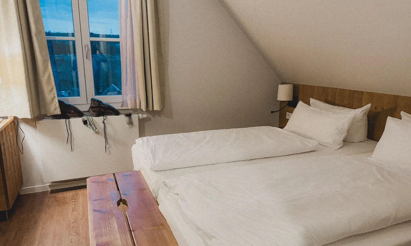 Schlafzimmer eines Ferienhauses im Schierke Harzresort