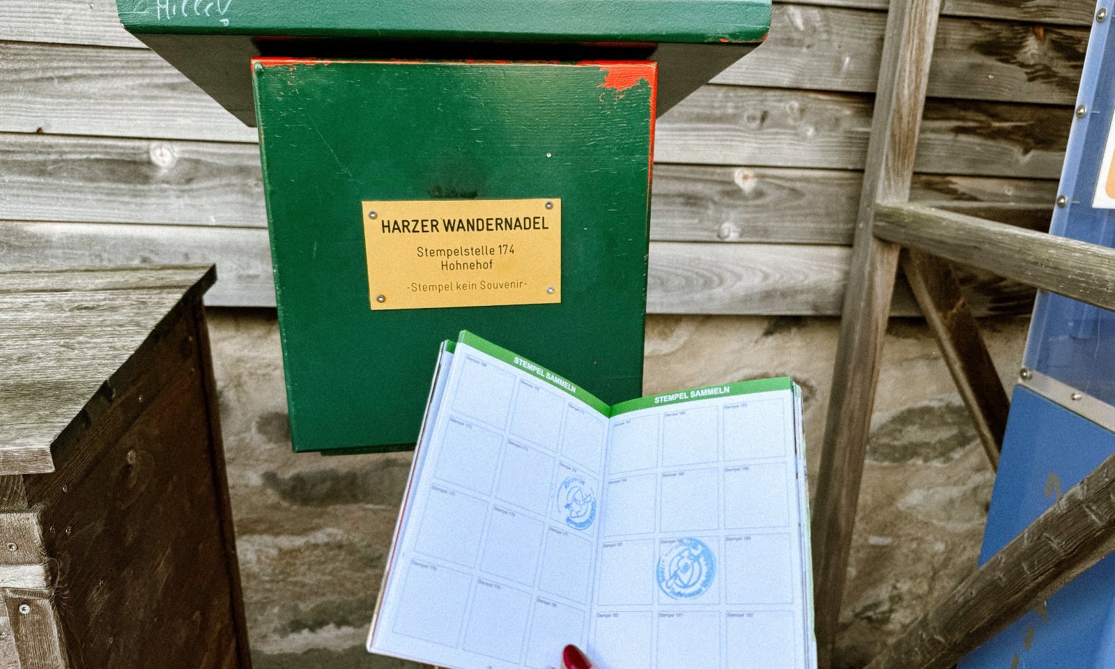 Harzer Wandernadel Stempel auf. dem Harzer Hexenstieg vor dem Hohnehof