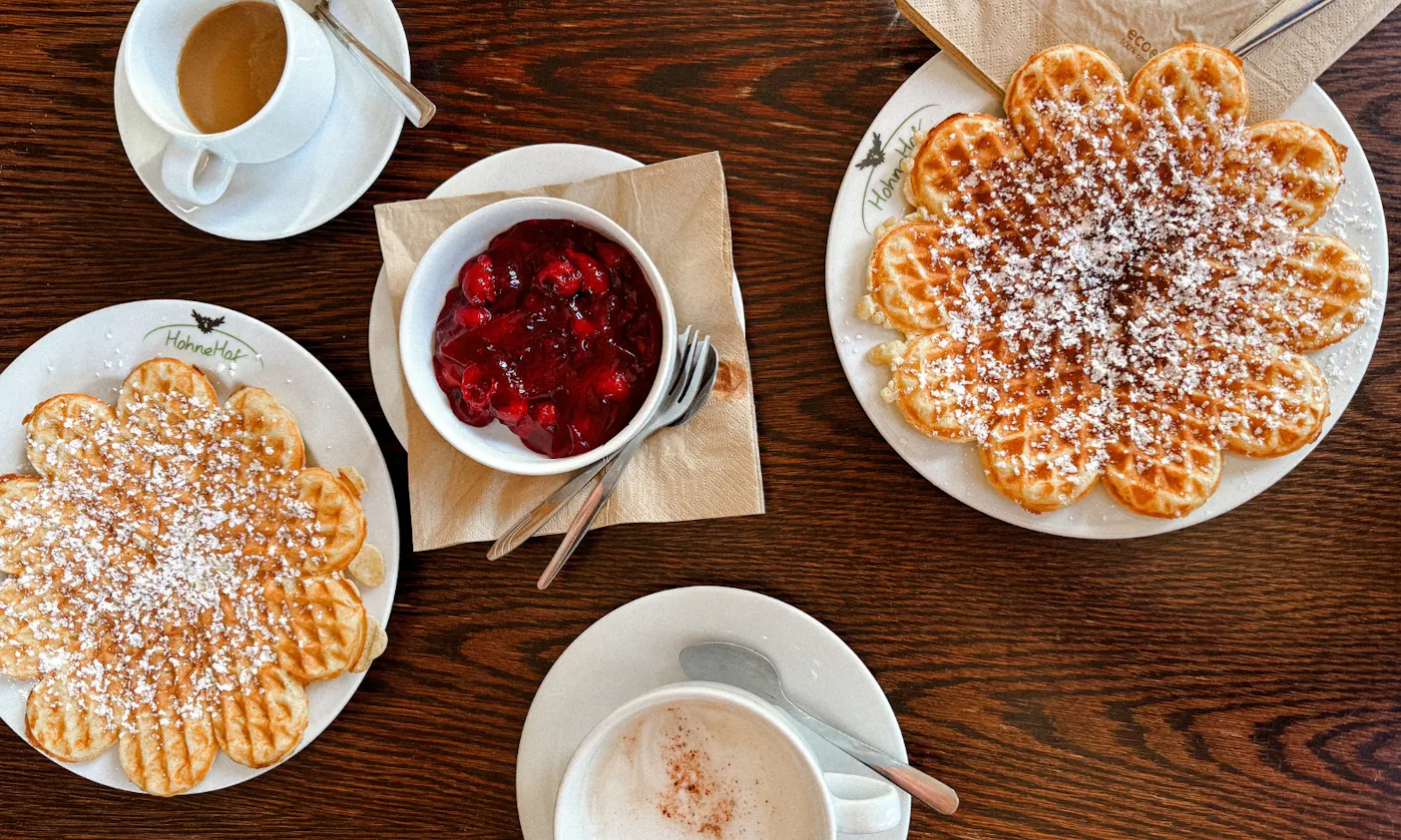 Waffeln und Kaffee im Naturerlebnishof Hohnehof