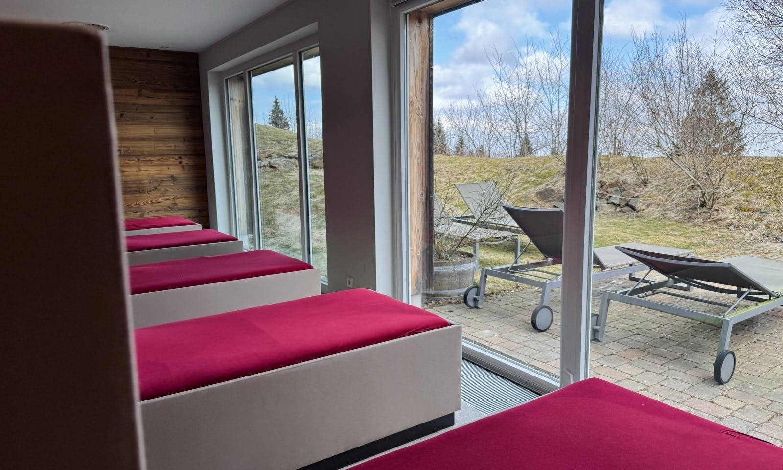 Ruheraum im Wellnessbereich, Blick nach draußen