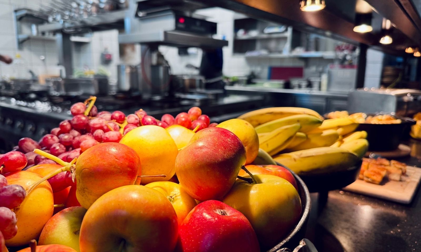 Obst beim Frühstücksbüffet vom 25hours Hotel in Düsseldorf