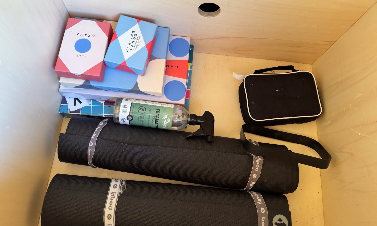 Spiele und Yogamatte