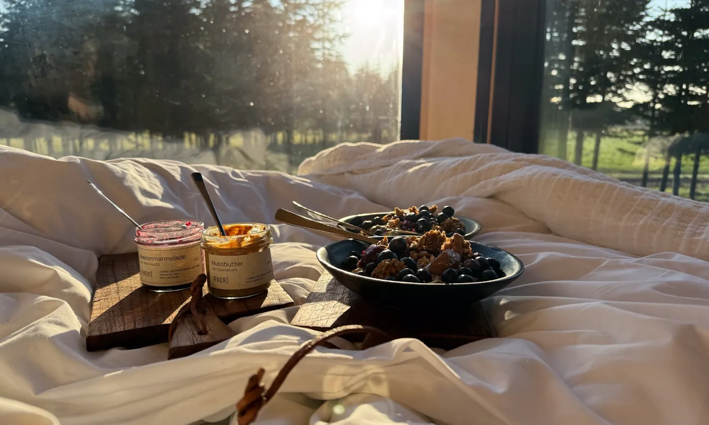 Frühstück in der Natur – unser veganes Genuss-Paket von ÆNDRÈ