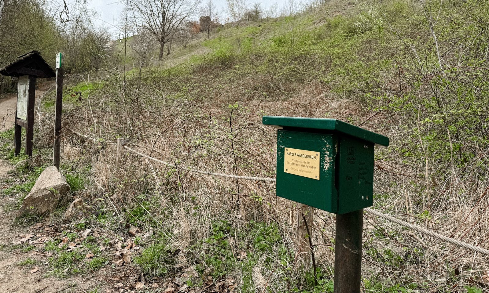 Stempelkasten der Harzer Wandernadel 188 an der Teufelsmauer bei Thale