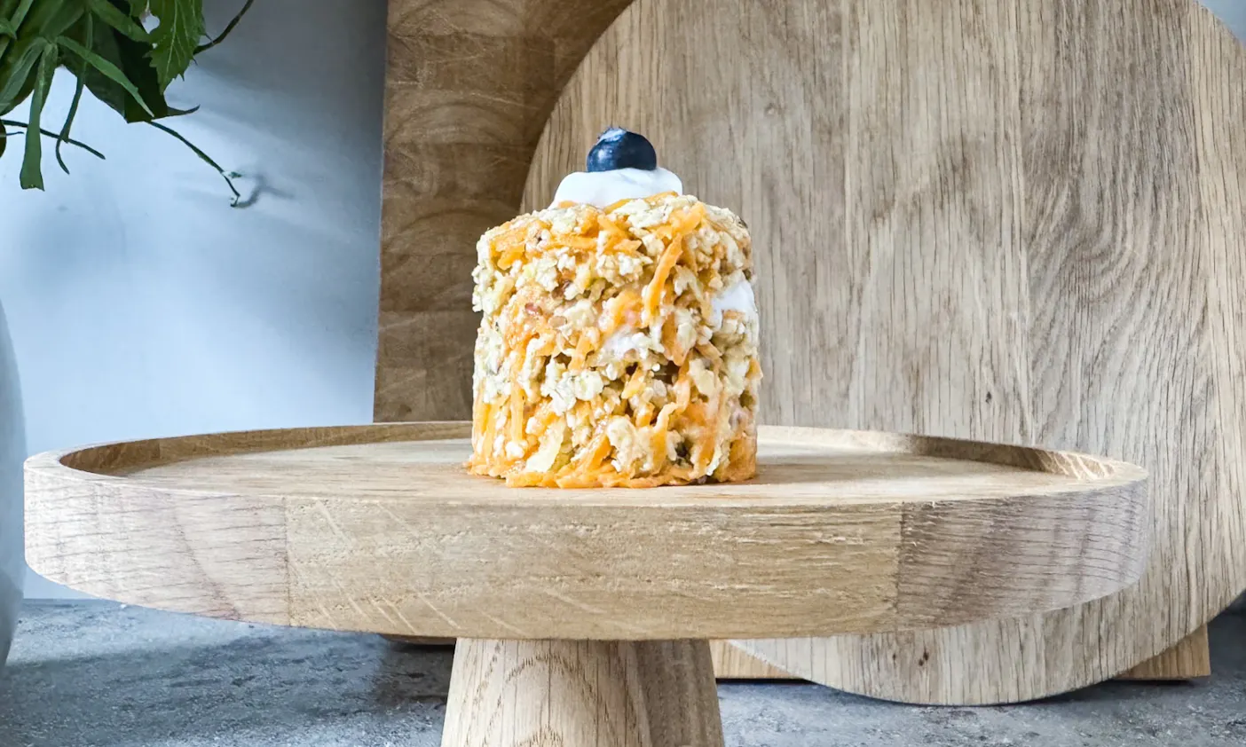 Einfach & Lecker: Saftiger veganer Möhrenkuchen ohne Backen für Hunde