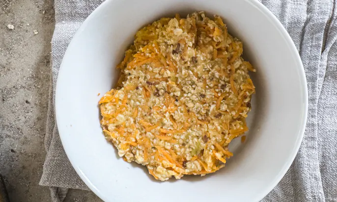 Einfach & Lecker: Saftiger veganer Möhrenkuchen ohne Backen für Hunde