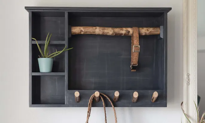 Garderobe für Hundeleinen und Kotbeutel aus Holz von Hundsstück