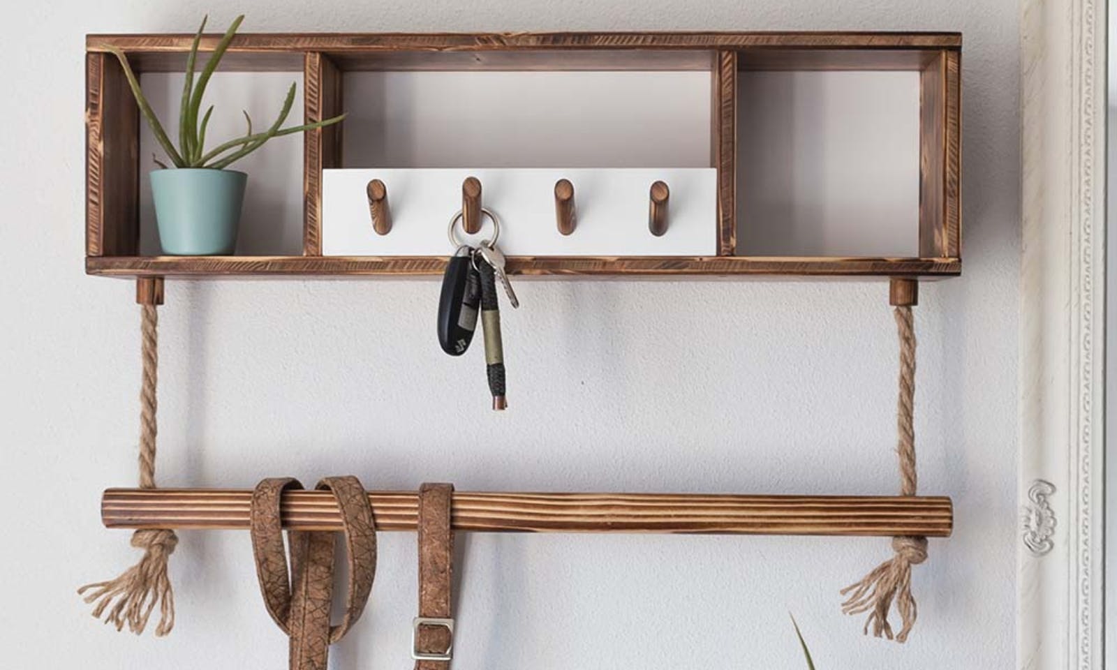 Garderobe für Hundeleinen und Kotbeutel aus Holz von Hundsstück