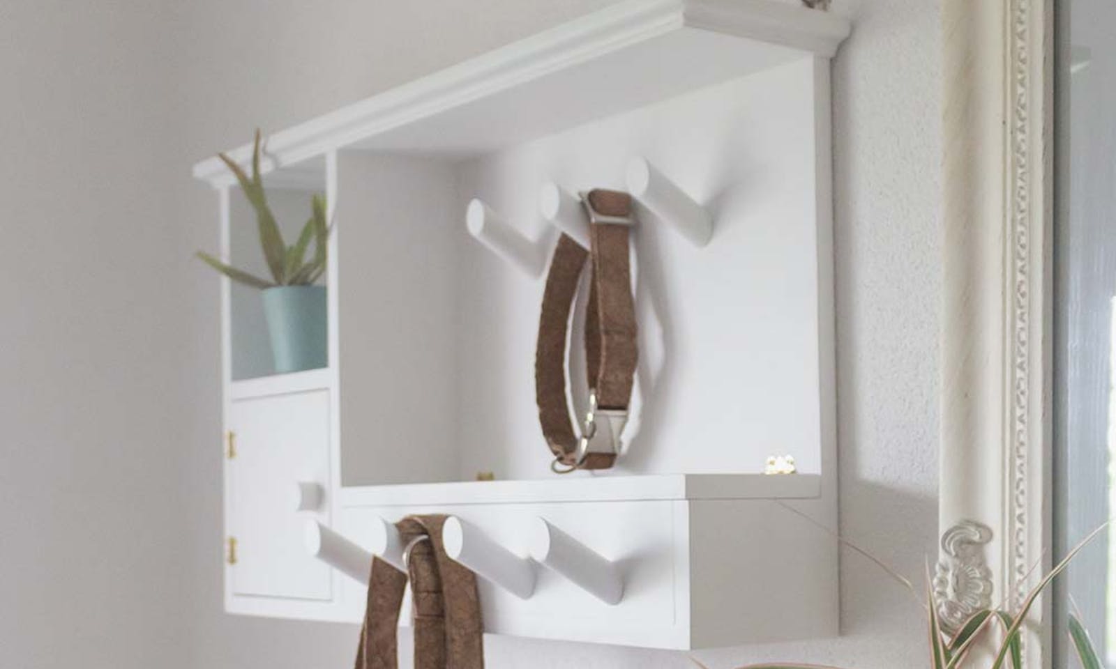 Garderobe für Hundeleinen und Kotbeutel aus Holz von Hundsstück