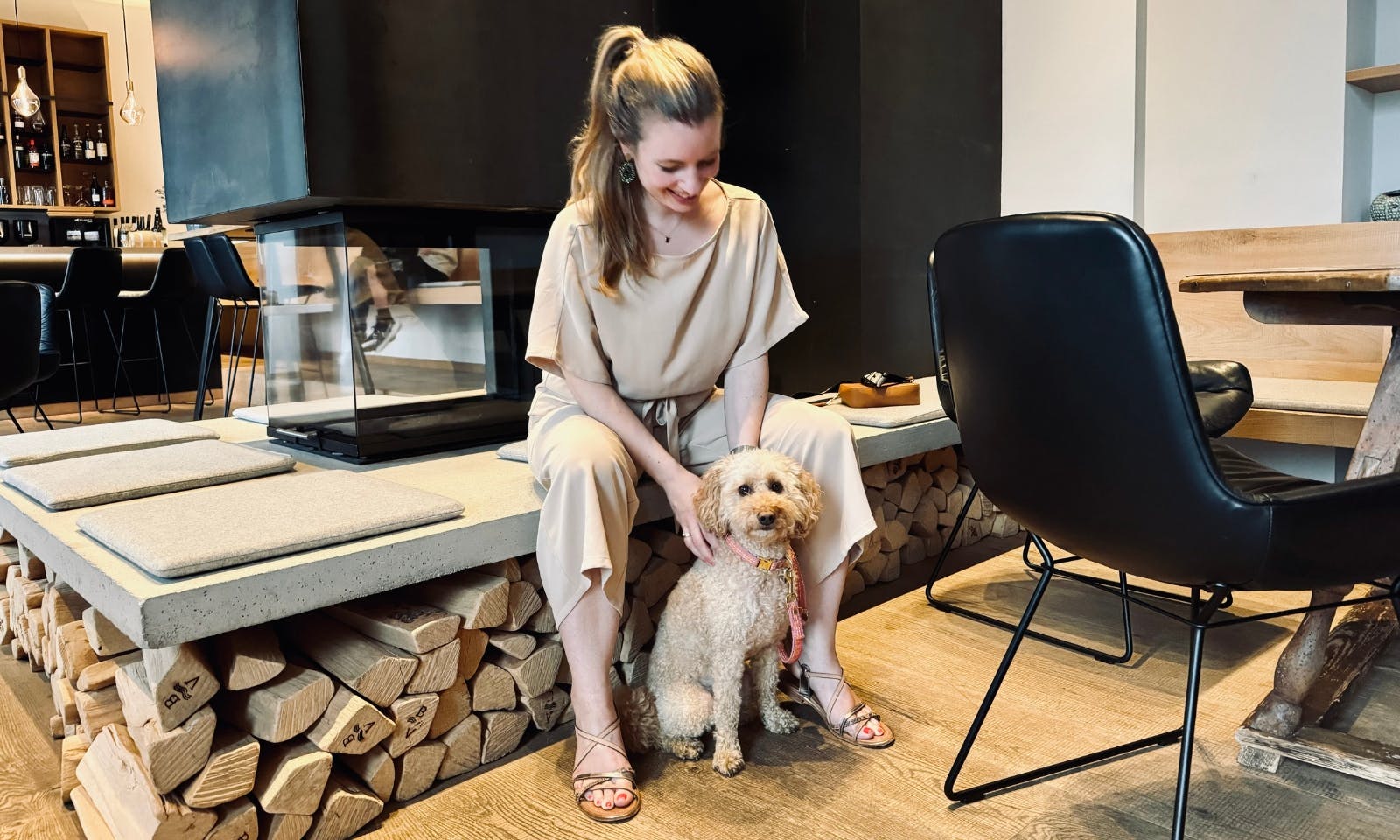 Mini Goldendoodle im Seehotel Bellevue