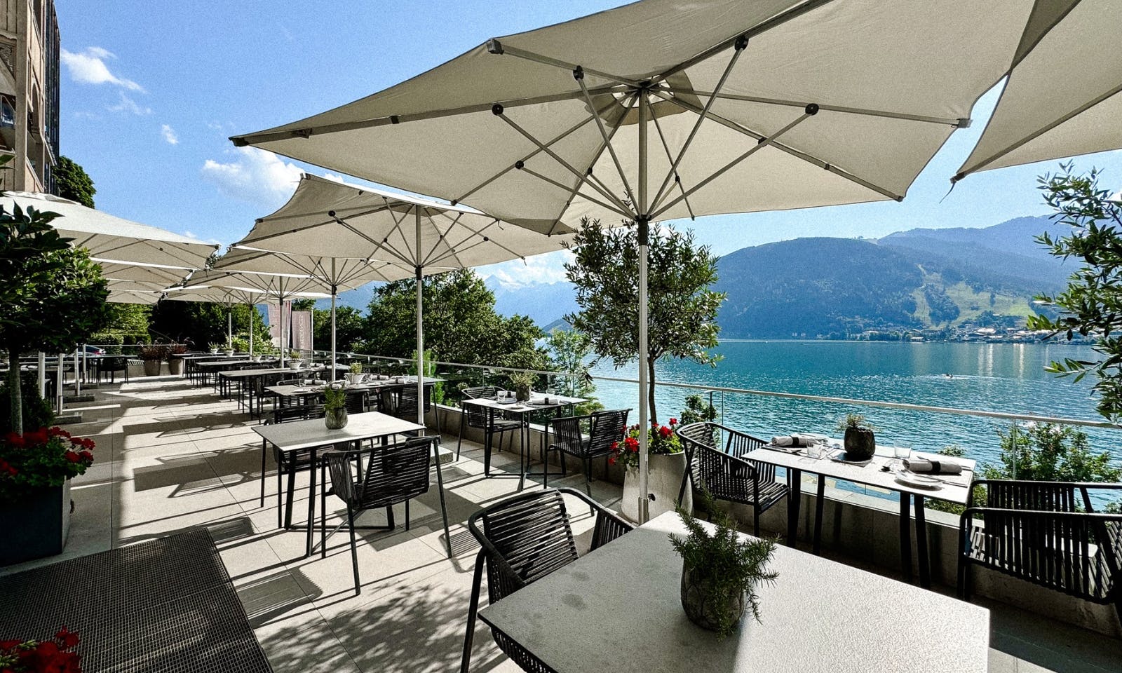 Panoramaterrasse des Schlosshotels Bellevue am Zeller See