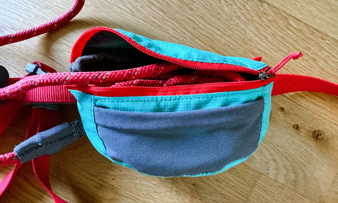 Praktische Wanderleine mit Tasche für Kotbeutel