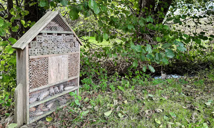 Insektenhotel vom Okelmann's Hotel in Warpe