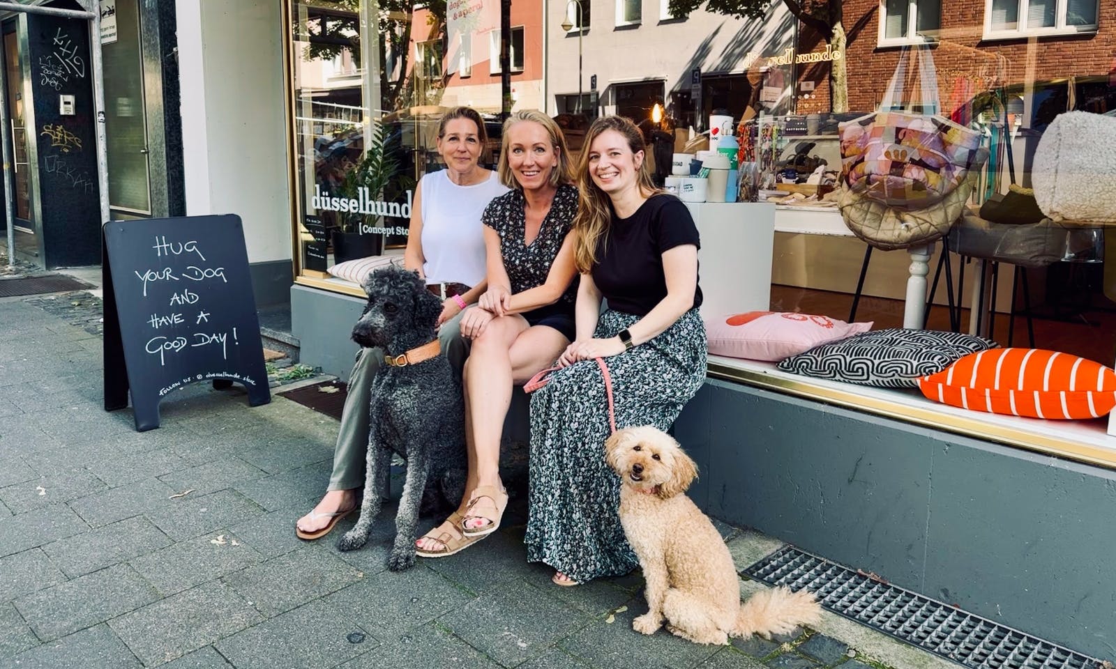 Britta Reinartz und Bettina Biermann mit ihrem Concept Store düsselhunde