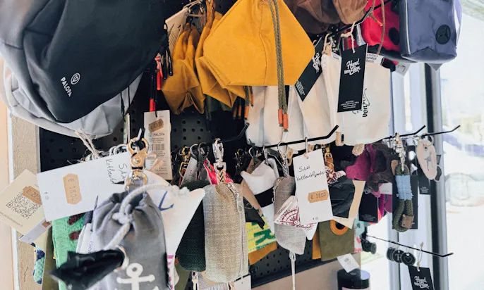 Verschiedene Leckerliebeutel in der Hund von Eden Boutique